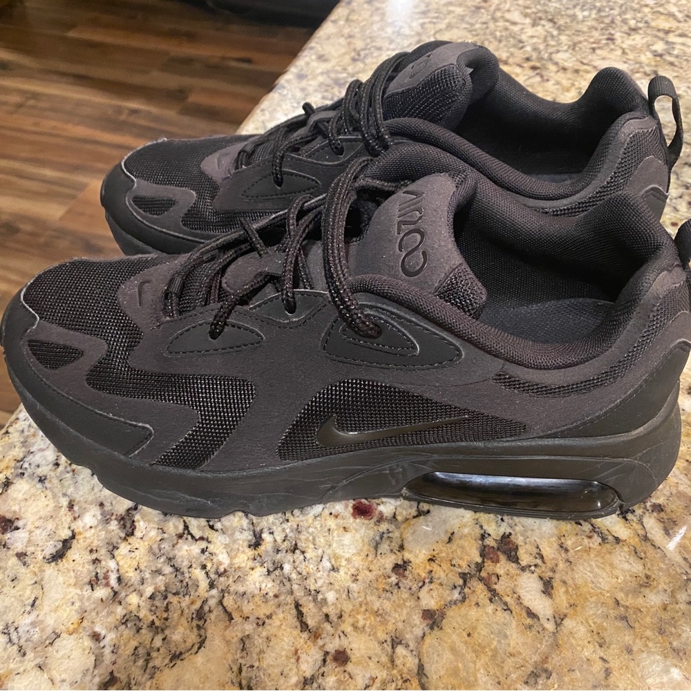 Mens Nike AirMax200 Black size 10 great condition